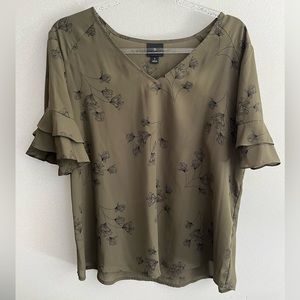 Worthington green and black floral blouse
